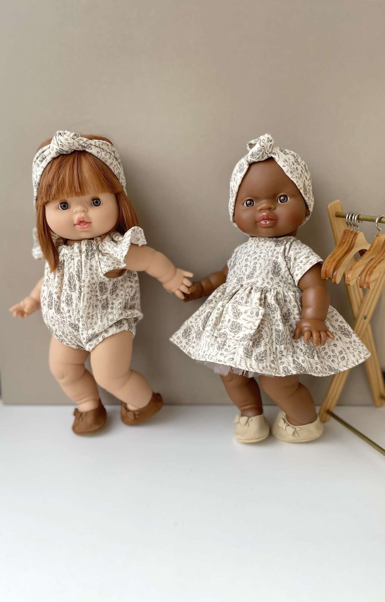 Комбинезон и повязка с принтом "Листья"