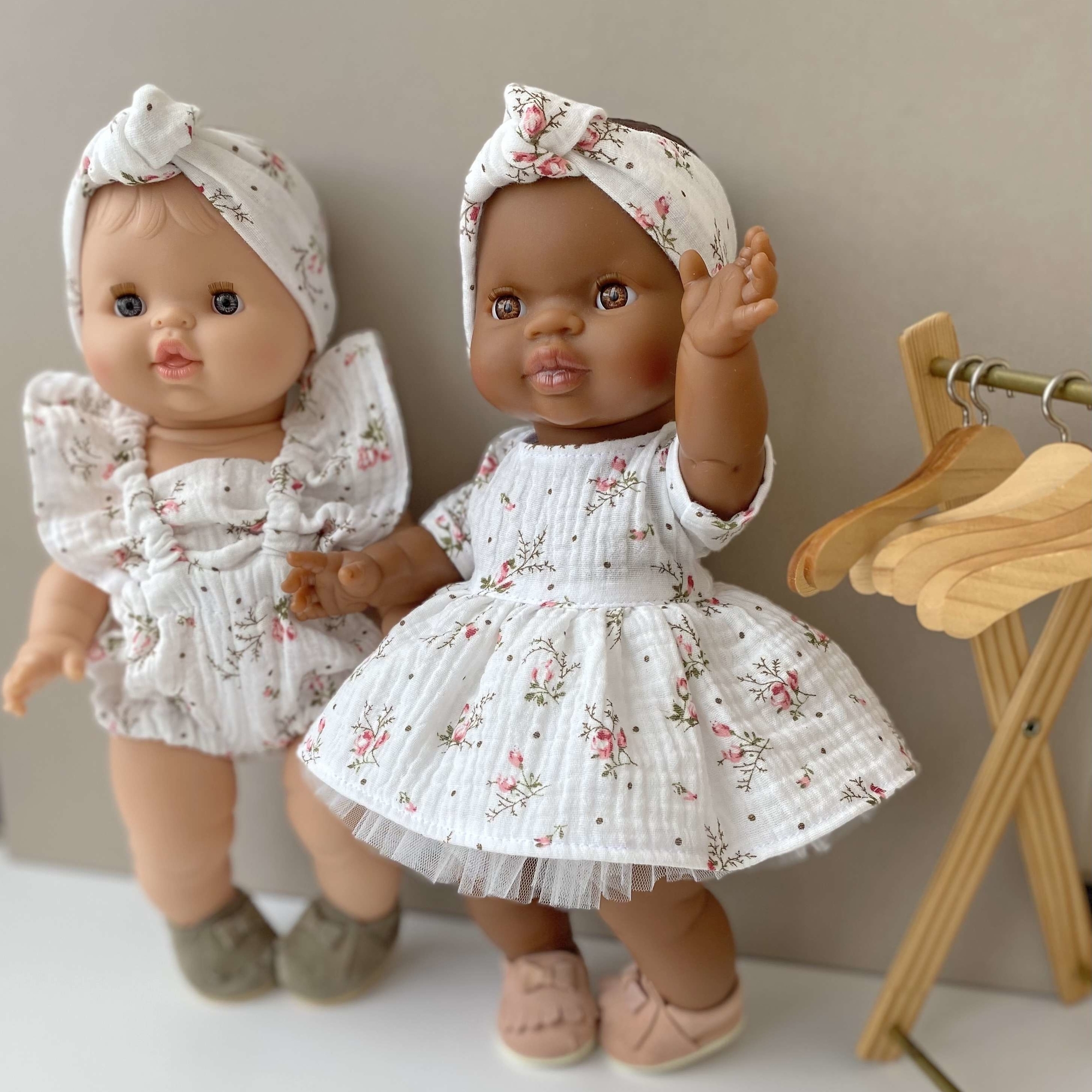 Платье и повязка на голову с принтом "Розочки"