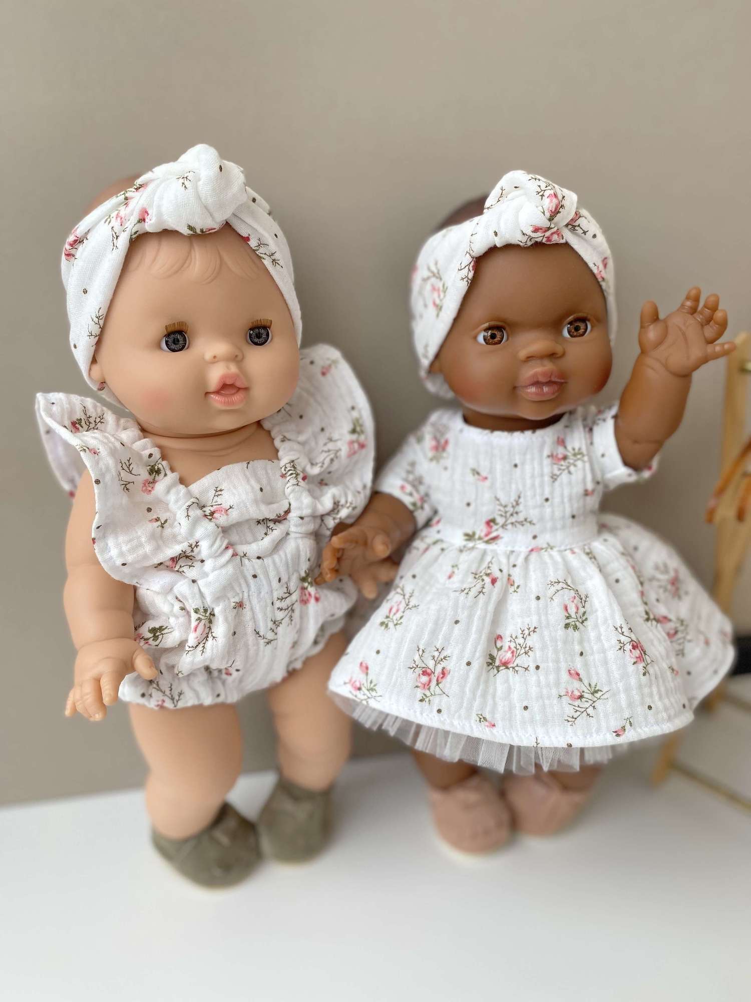 Комбинезон и повязка на голову с принтом "Розочки"