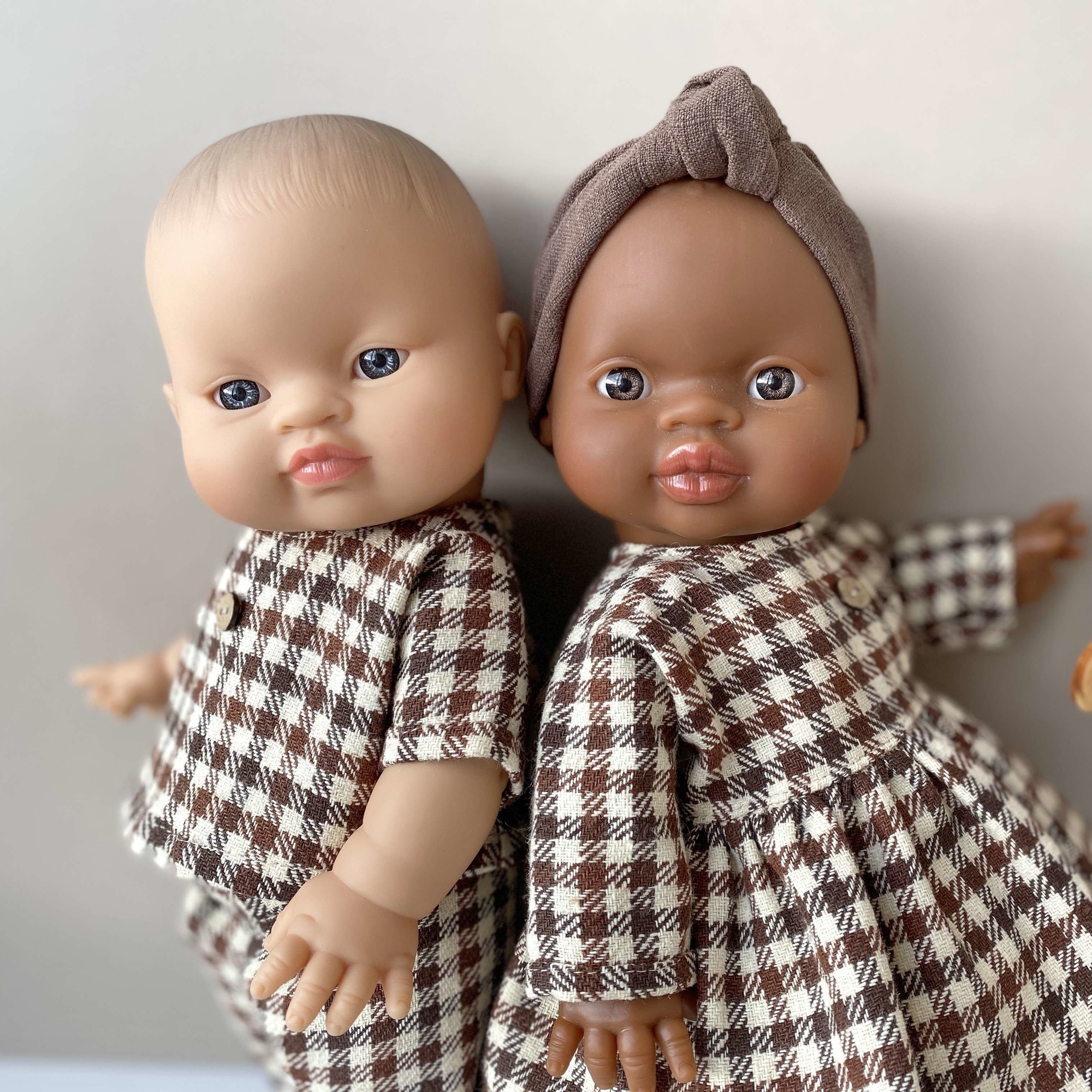 Наборы: рубашка+штанишки; платье с повязкой