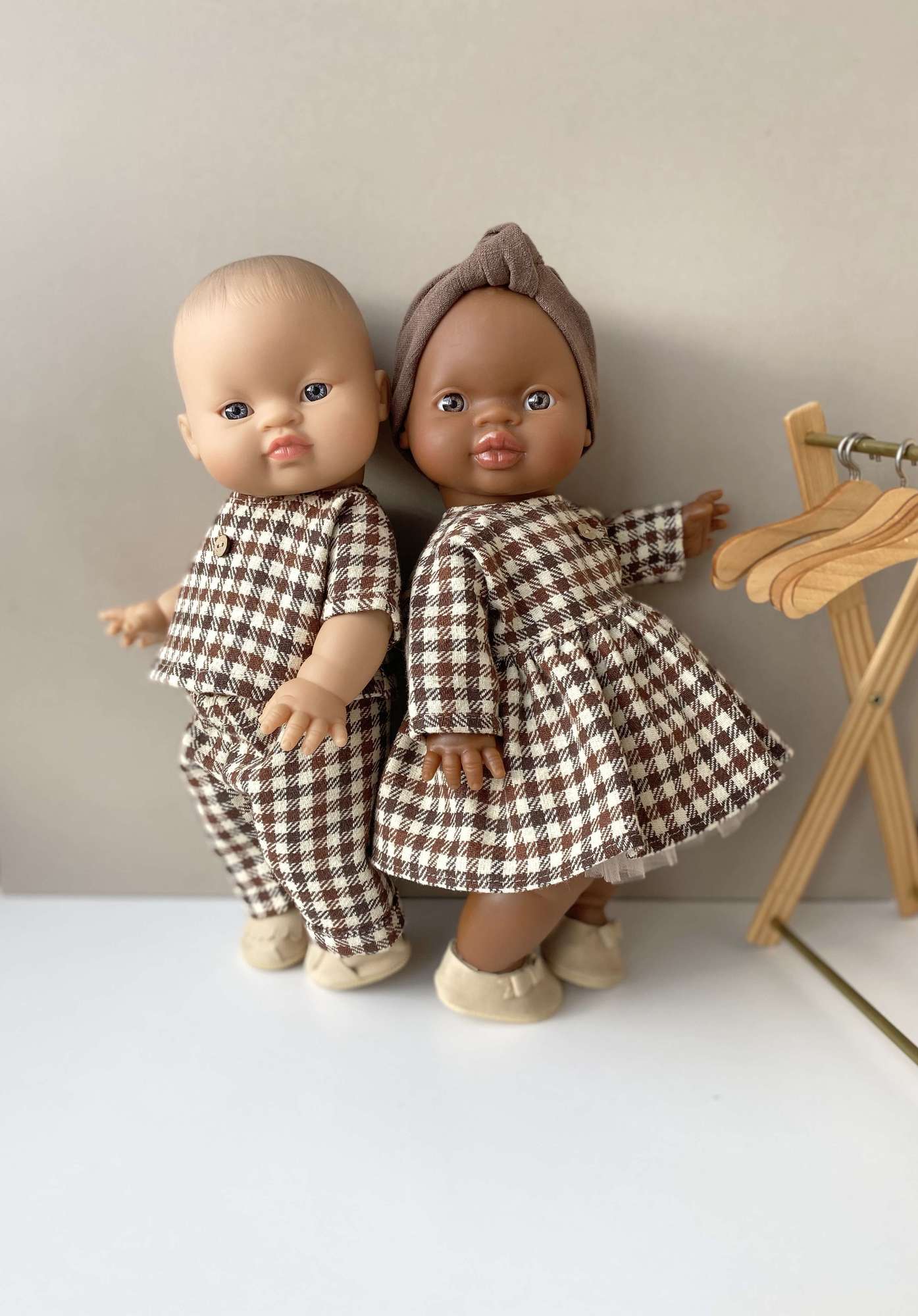 Наборы: рубашка+штанишки; платье с повязкой