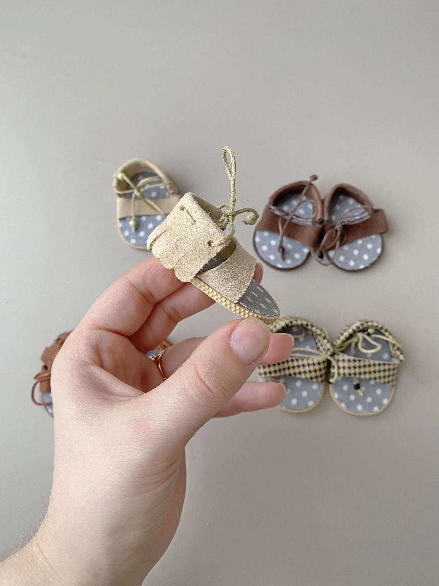 Сандалики с завязками для кукол Paola Reina Gordi, Minikane 34см (13 дюймов)