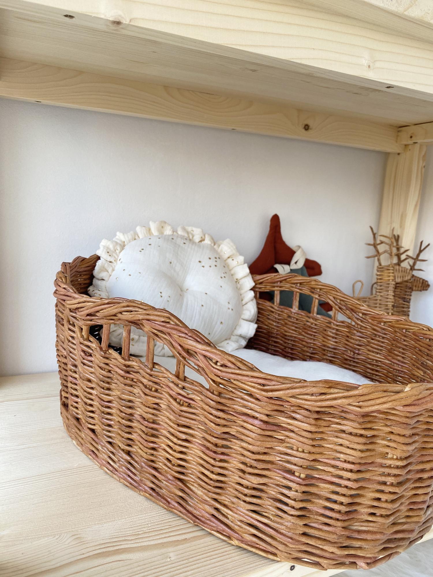 Кроватка плетеная